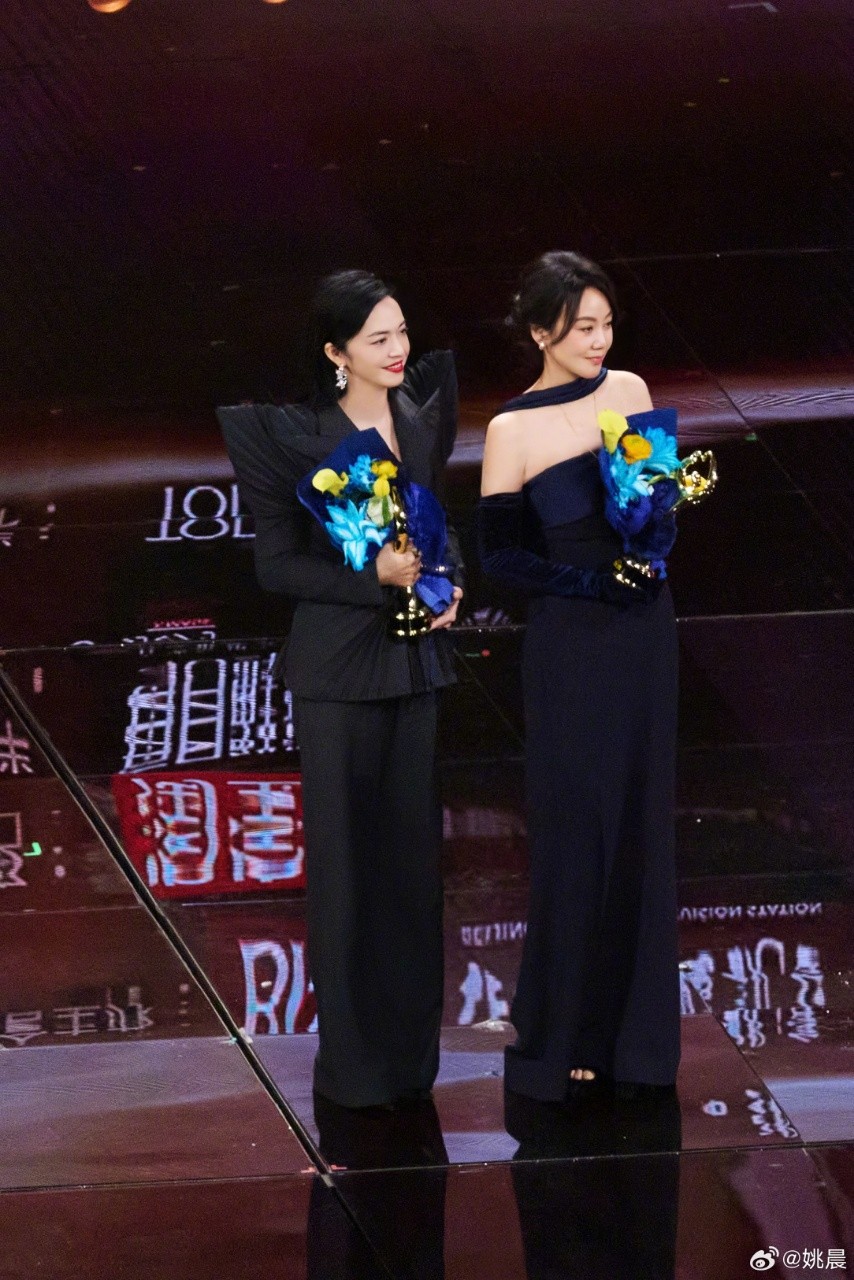 姚晨微博之夜大方分享马龙照片和闫妮贴贴，忙得不亦乐乎封面图