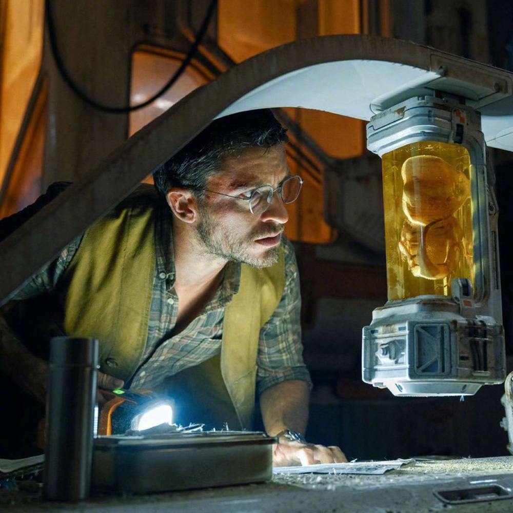 《侏罗纪世界4》曝剧照 寡姐、乔贝贝生死一线！封面图