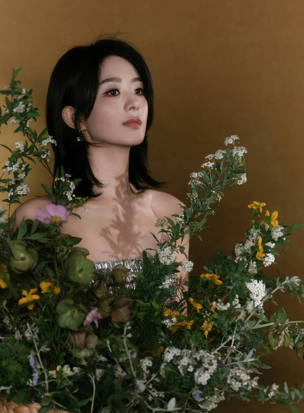 赵丽颖向阳而生。