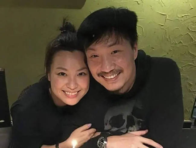 郑中基余思敏现身家事法庭 未正面回应离婚传闻
