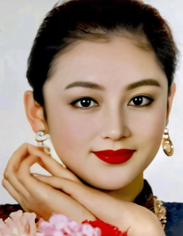 那些年惊艳时光的美人,娱乐圈被誉为“第一美人”的7位女星,谁才是真正的惊为天人？封面图