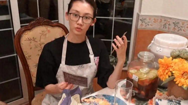 郑恺妻子在家做欧包！苗苗辛苦花费9天时间给儿女做欧包，超有爱封面图