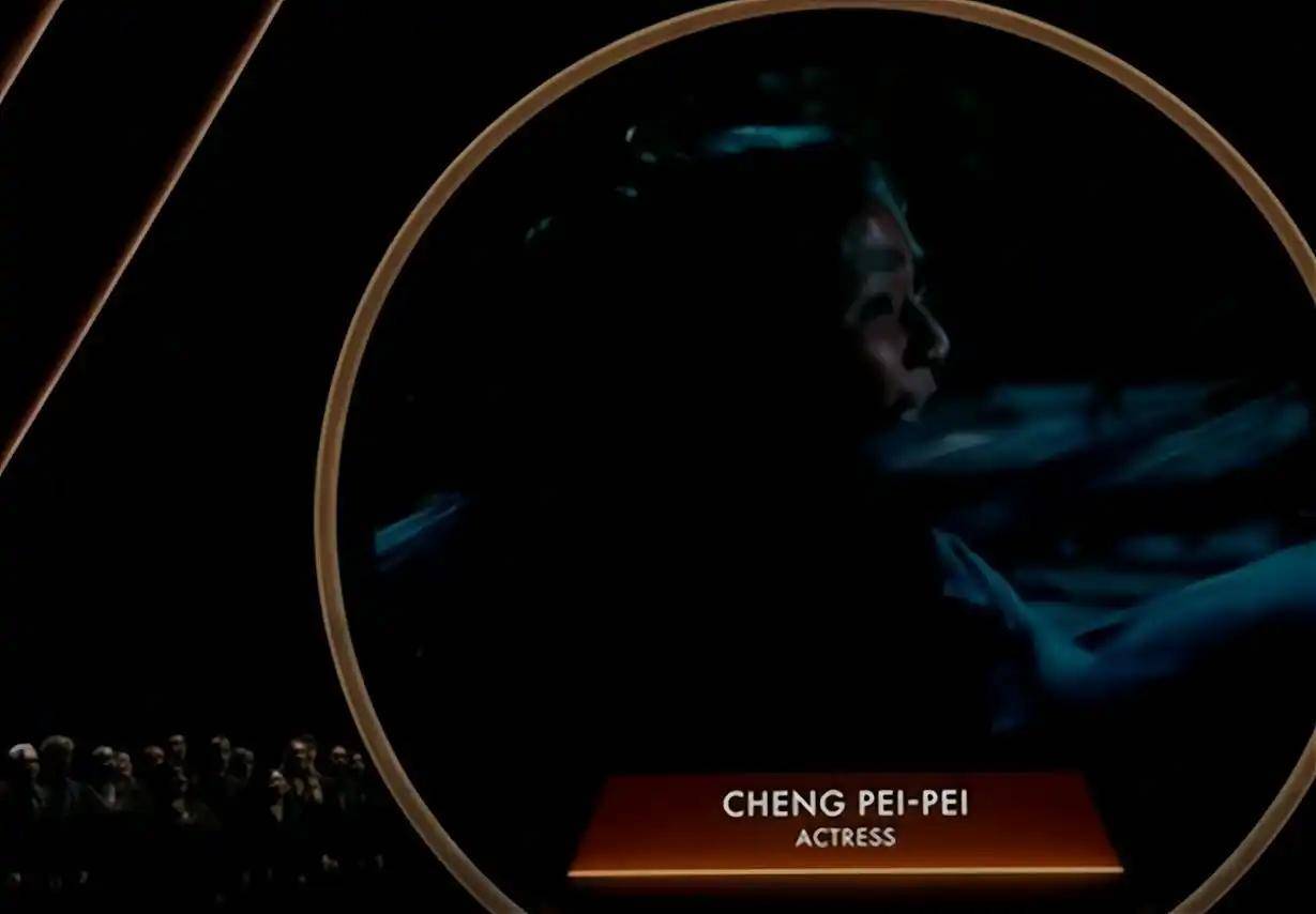 郑佩佩为何能在奥斯卡上获得如此崇高的致敬？她的演艺生涯究竟有多辉煌封面图
