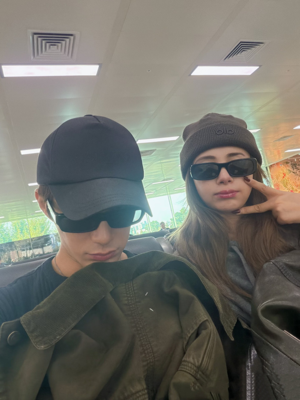 姜潮晒俩娃照片，一儿一女都像“混血娃娃”，完美复刻父母漂亮脸封面图