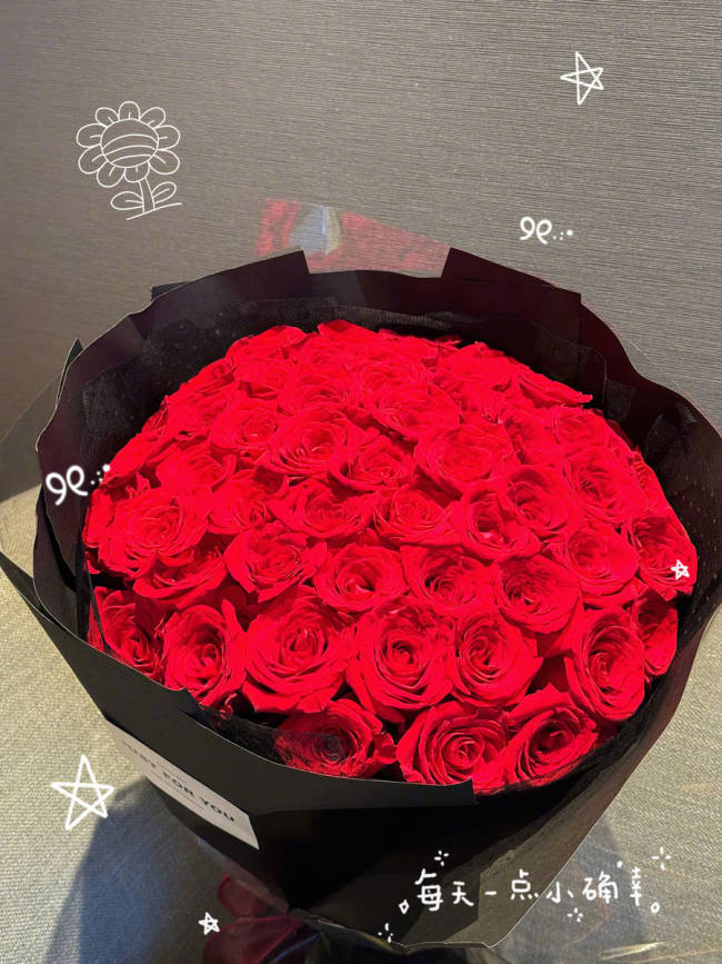 杜海涛七夕前晒与沈梦辰合照！送大束红玫瑰秀恩爱