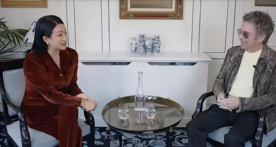 巩俐再婚6年，看到77岁老公的6字评价，才明白他比张艺谋更懂巩俐封面图