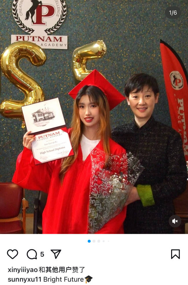 冯小刚养女高中毕业!徐帆美国陪女儿参加毕业典礼