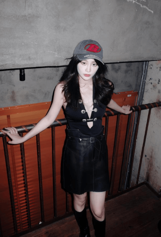 王一菲就随地扔烟头道歉：我会改正错误