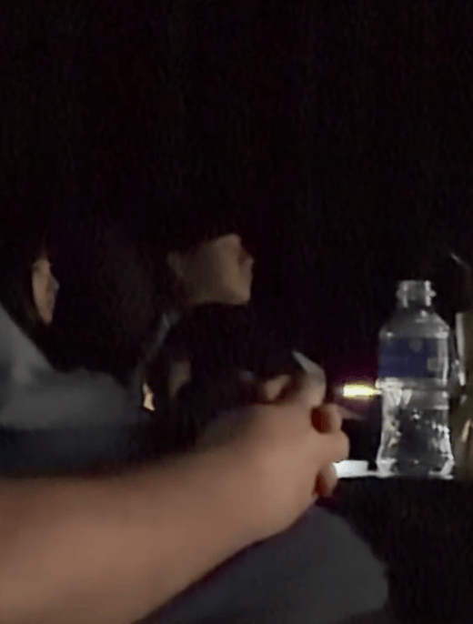 林俊杰七七官宣恋情后首次同框 看电影神情专注封面图