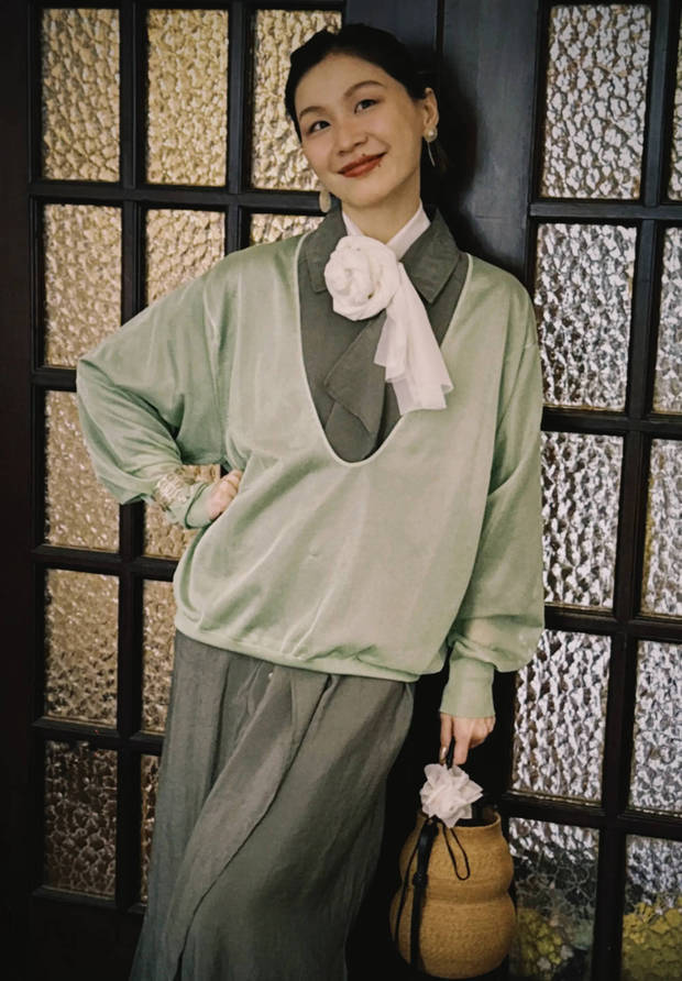 金靖自信从容。