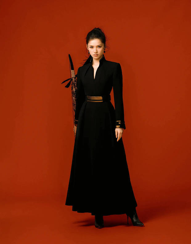 张婧仪身材比例完美。