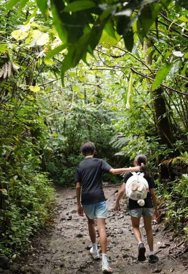 等等全程在照顾妹妹。