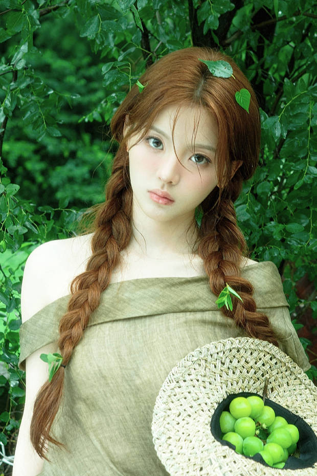 杨超越还在评论区留言称：“救命啊啊啊啊我人没了，虫子！！！！下次不拍了我不行了要晕倒了。”