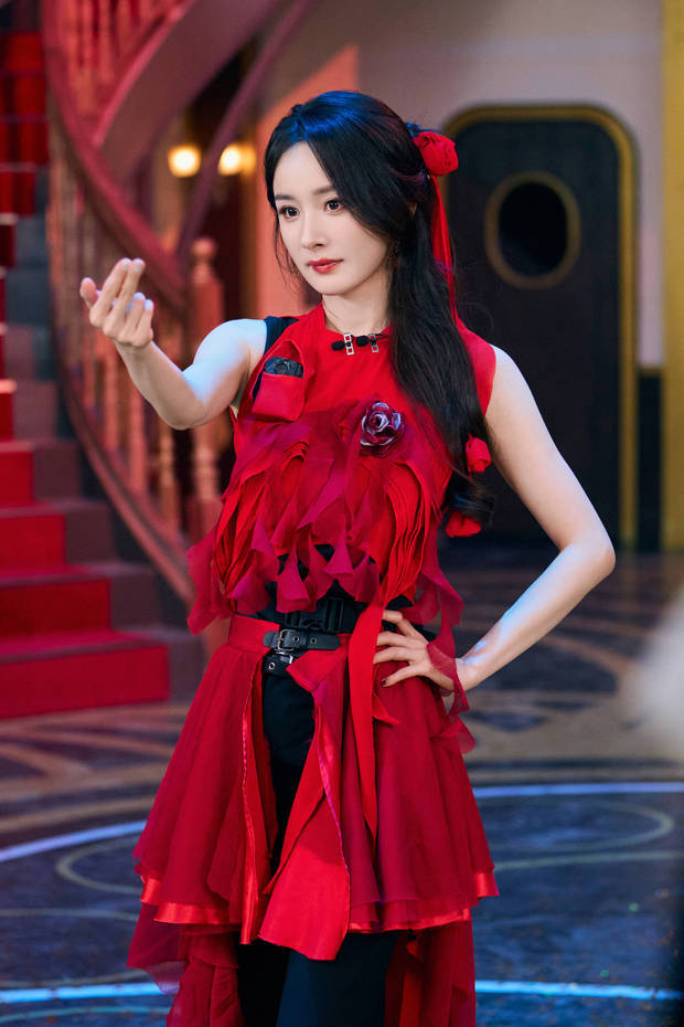 杨幂气场十足。