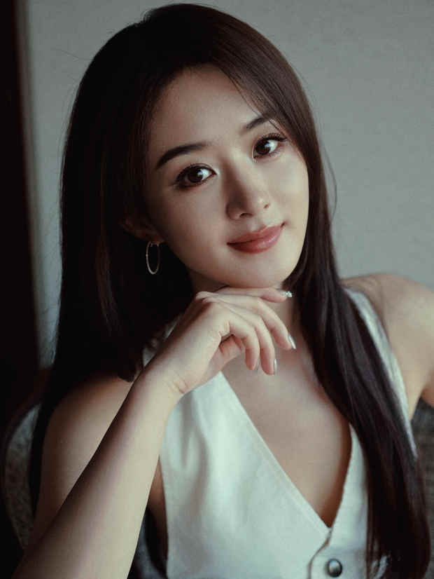 赵丽颖一双明媚大眼超水灵。