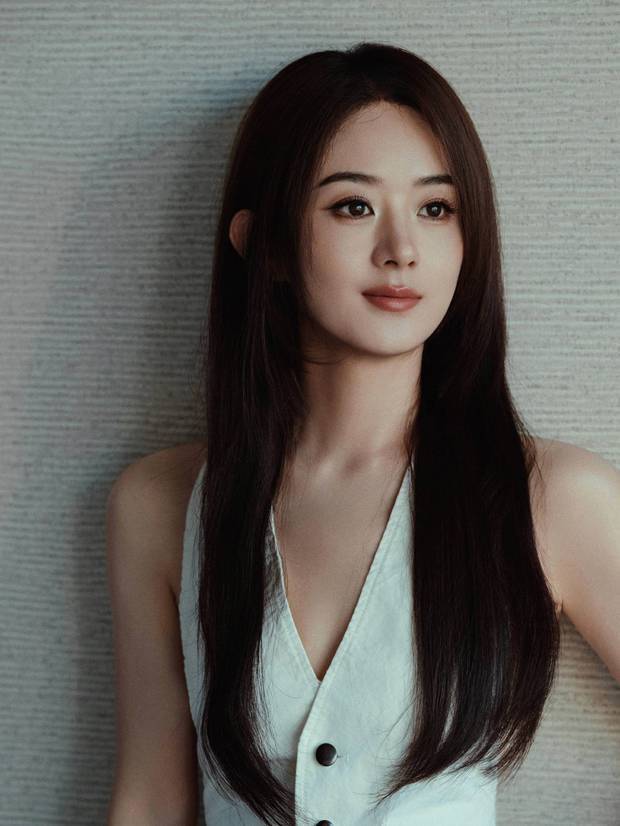 赵丽颖美貌养眼。