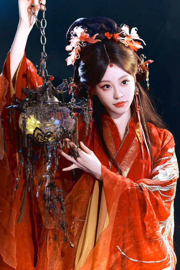 祝绪丹皮肤如雪。