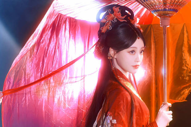 祝绪丹身材纤细。