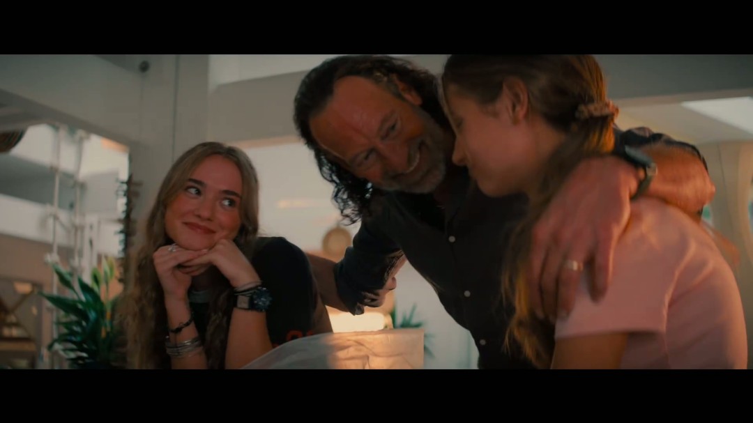 恐怖片《猩疯血雨》首曝预告 性感美女遭杀戮