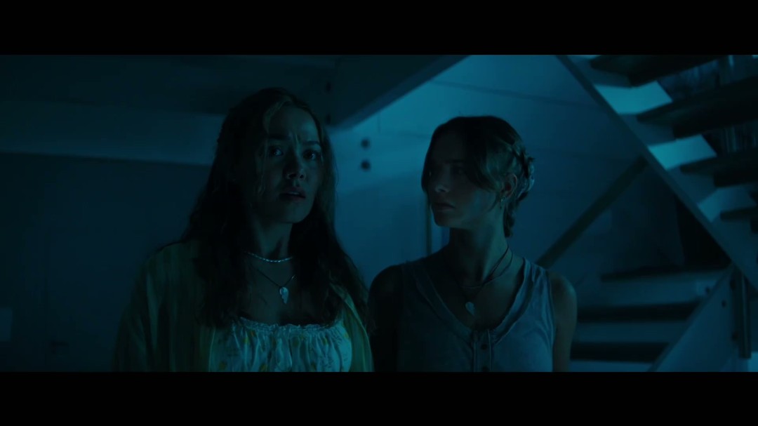 恐怖片《猩疯血雨》首曝预告 性感美女遭杀戮