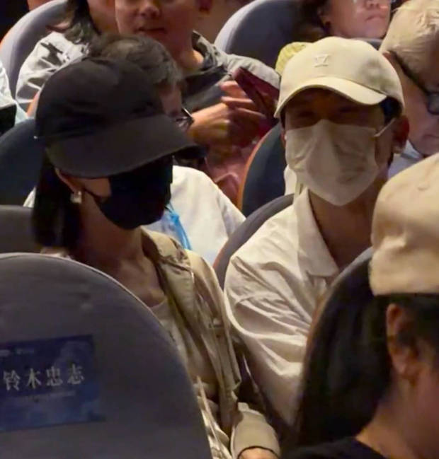 张杰笑眼弯弯。