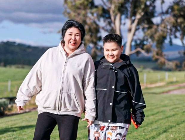 据悉，郭汾瑒于2015年1月5日出生，是相声演员郭德纲和王惠的小儿子，与哥哥郭麒麟相差19岁。2021年，刚刚满6岁的郭汾瑒被郭德纲称为“德云社经理”。