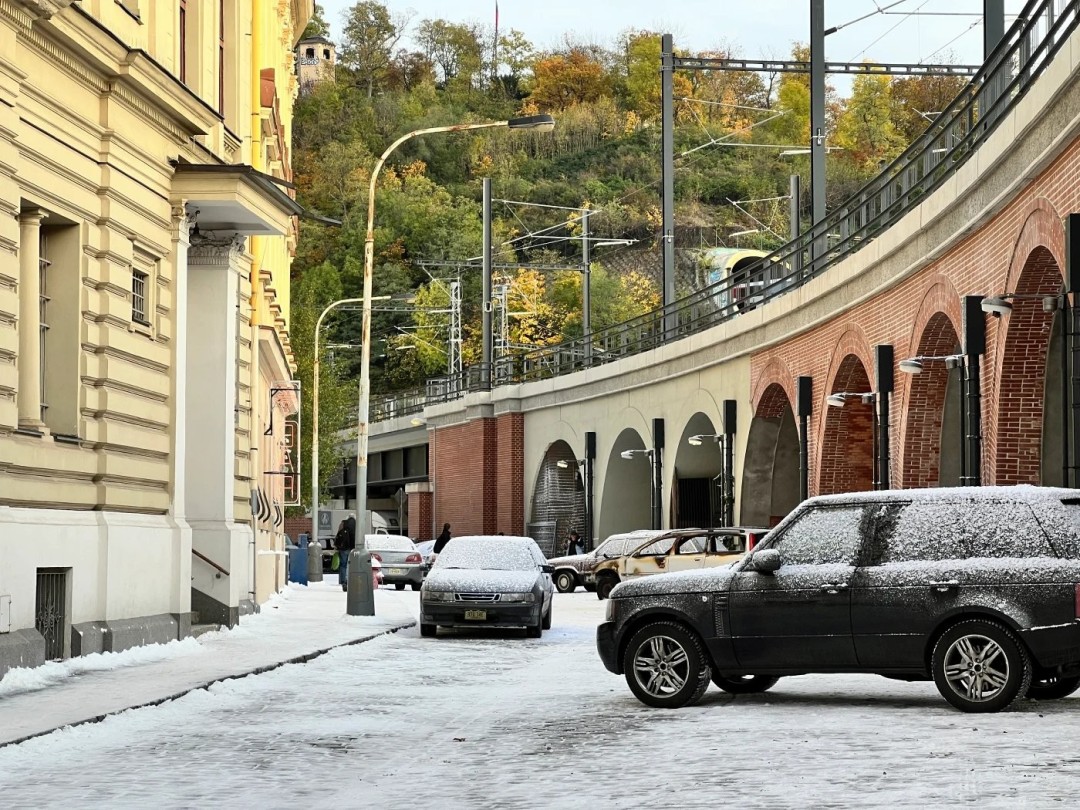 《生化危机》新电影片场照曝光:白雪皑皑的浣熊市?