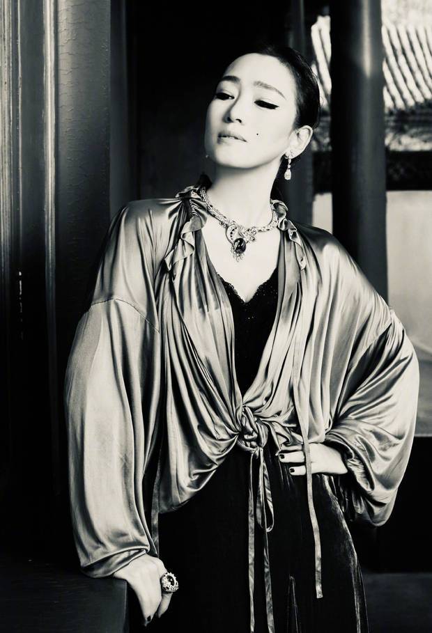 巩俐气质是女演员里最强的级别。