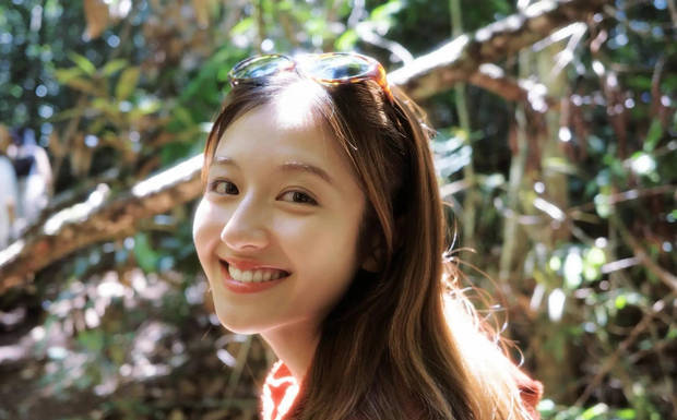 李兰迪回眸非常耀眼，气质温柔。