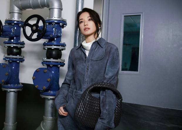 舒淇废土机械风造型酷飒十足。