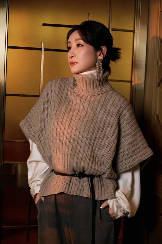 秦海璐气场全开，自信大方。