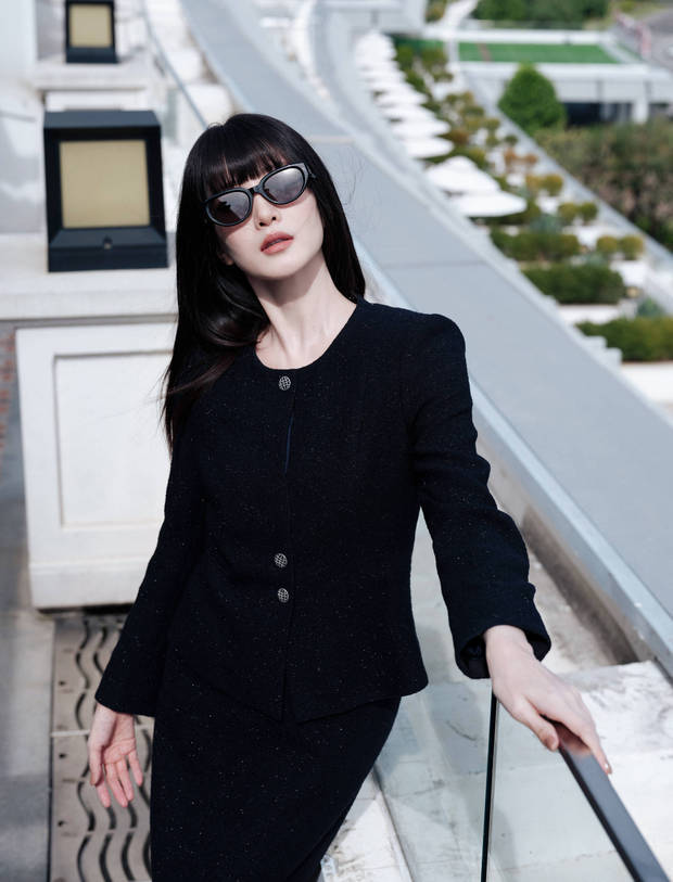 江疏影又美又飒。