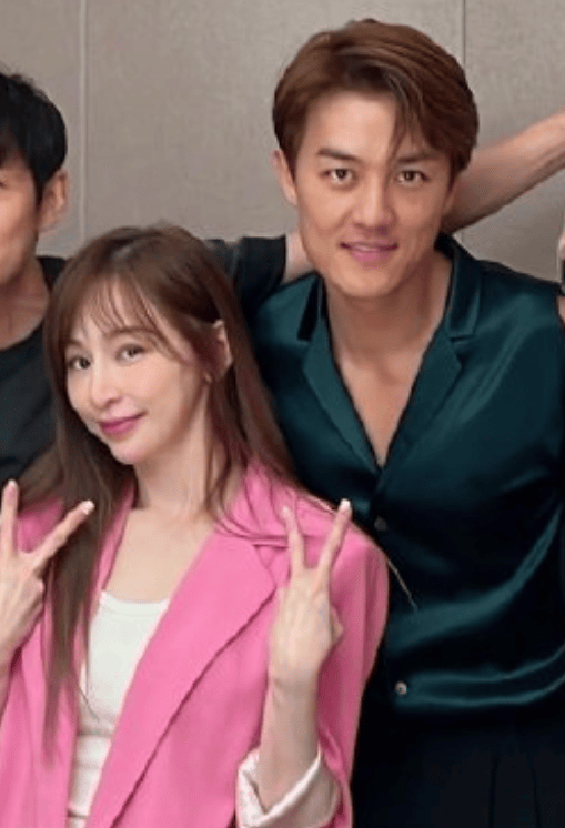 据悉，11月5日，王心凌出席活动被问吴克群会不会有可能是终身伴侣，她说：“他一直都是我很好的朋友。”