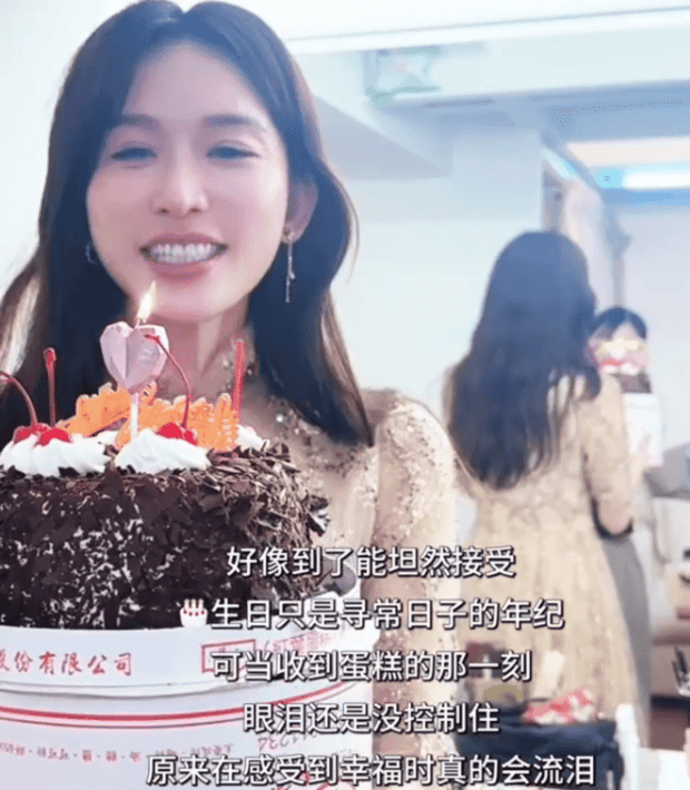 林志玲表示自己已经可以坦然接受年龄的增长。