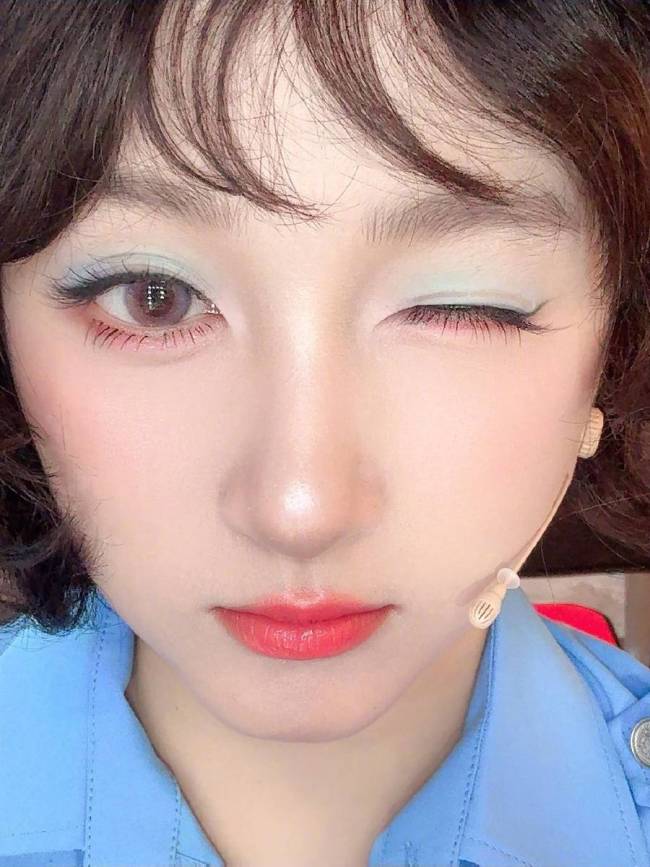 关晓彤cos兔子警官朱迪 对镜头甜笑wink俏皮又可爱