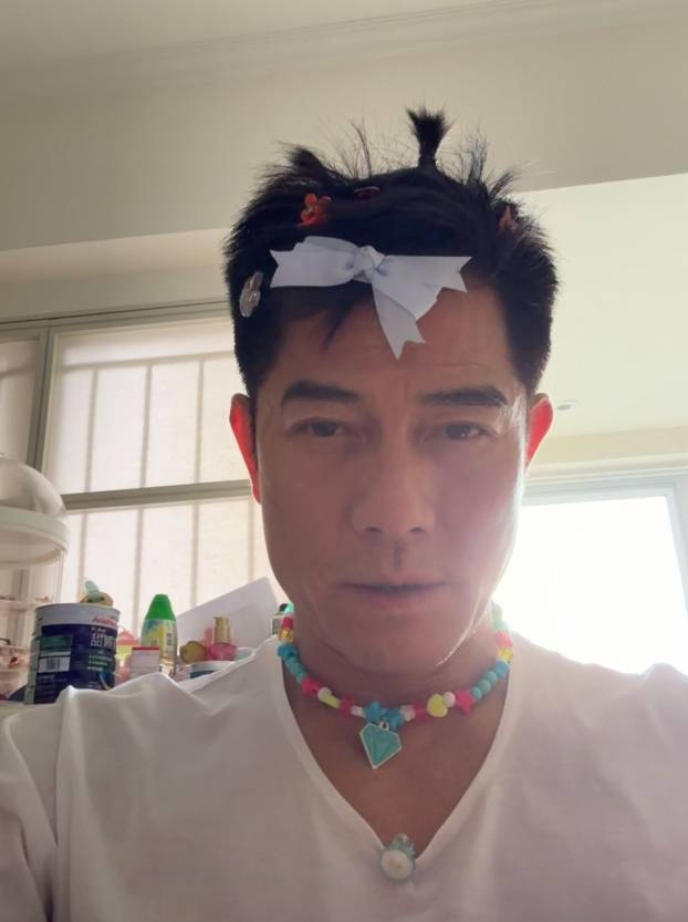 郭富城被二女儿打扮成“郭姑娘”!画面不忍直视