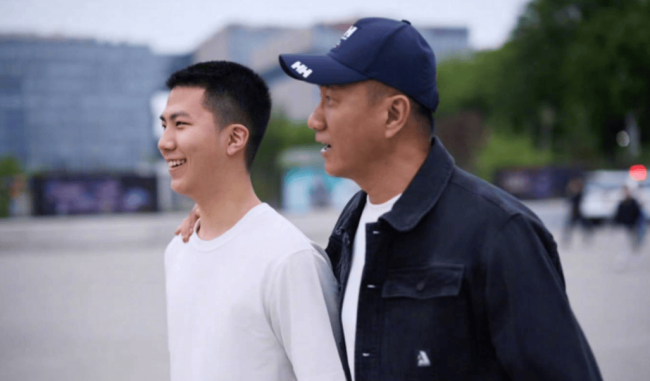 胡军说康康有报效国家的愿望 不会干预儿子的选择