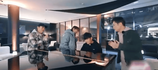 林俊杰王俊凯帮周杰伦庆生 网友：完全是三厨狂喜