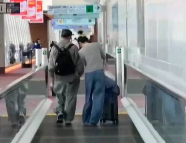 56岁“歌坛天后”王菲素颜现身西藏被偶遇