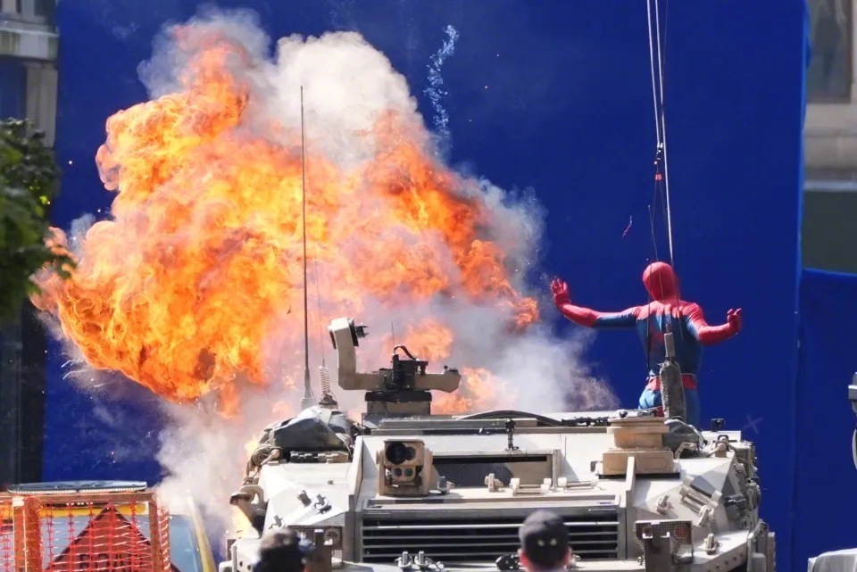 荷兰弟拍摄《蜘蛛侠：崭新之日》意外受伤，剧组宣布暂停制作封面图