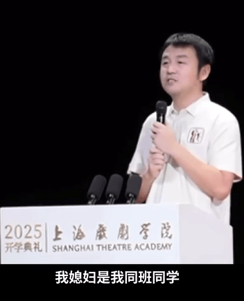 雷佳音建议大学生勇敢恋爱 自曝和妻子是同班同学