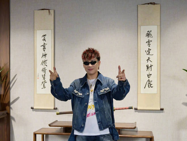 胡彦斌空降粉丝群回应恋情风波：知道你们承受很多