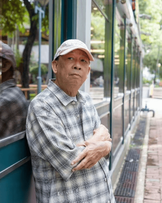 75岁男星抱怨37岁儿子啃老 曾花十几万供其学中医