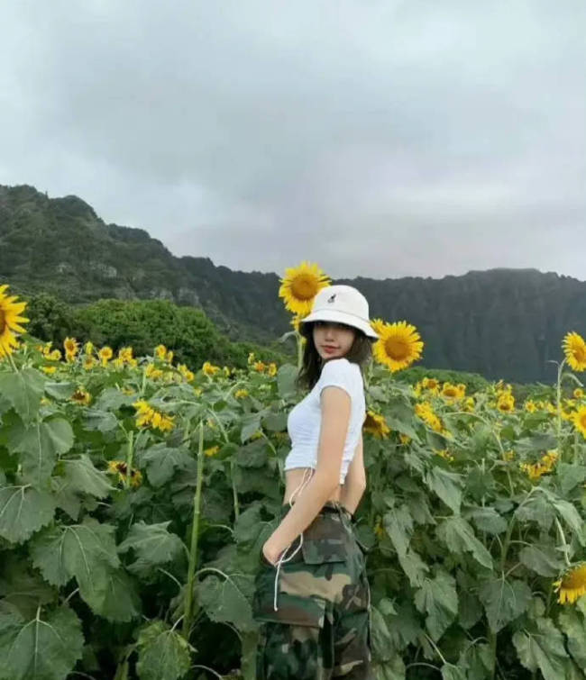 杨紫琼晒与LV三公子合照 发文喊话Lisa