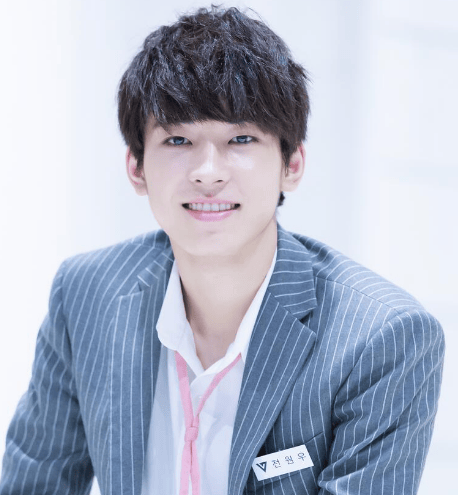 帅哥为何这样？全圆佑疑似在节目里吃自己耳屎