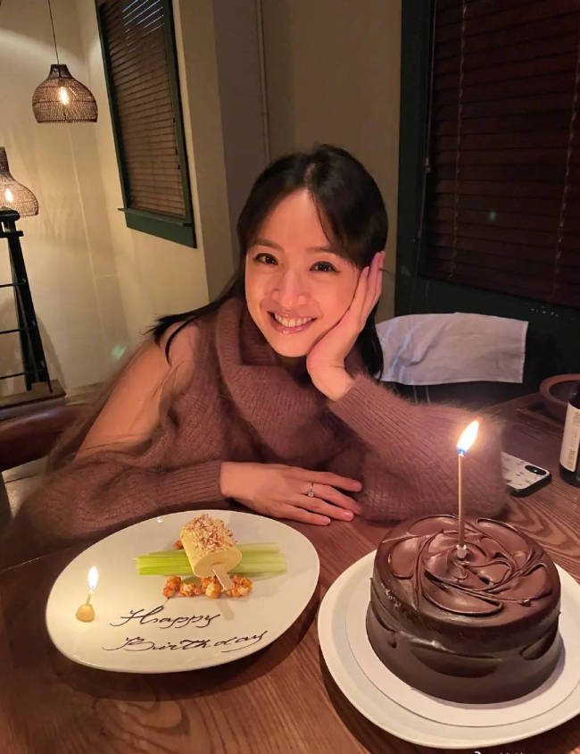 林依晨怀二胎后首次露面 素颜出镜怀孕7个月状态佳