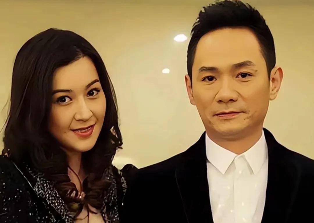 华表影帝在亡妻葬礼上哭晕，立誓永不再娶，16年过去他做到了吗？封面图