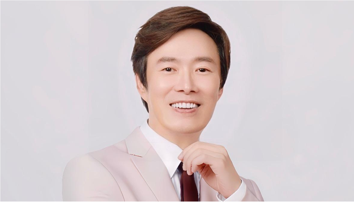 台媒曝费玉清被冒名行骗！诈骗团伙盯上老年粉丝，利用AI合成照片骗走千万封面图