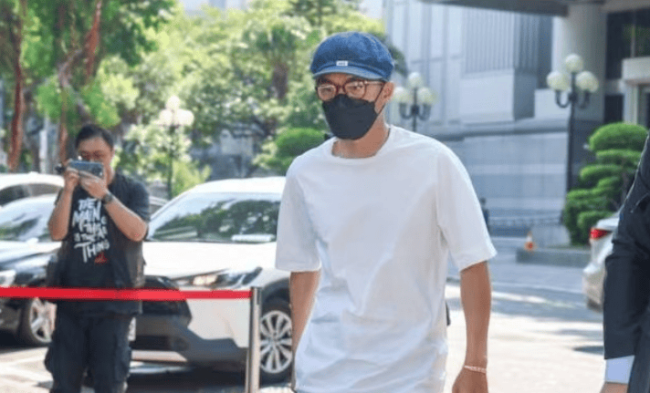 李威出庭接受受审 强调没有故意伤害念头和行为