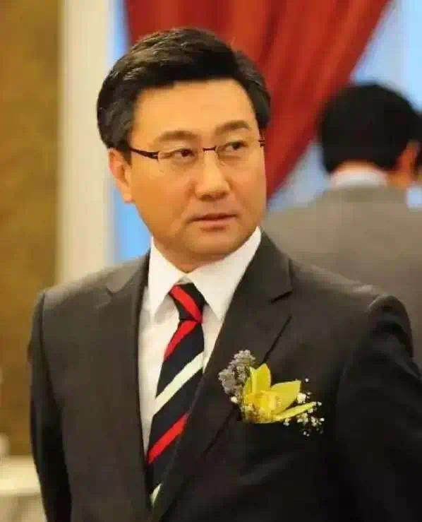 演员崔政宇逝世具体死因仍在调查中，生前饱受恐慌症与抑郁症困扰